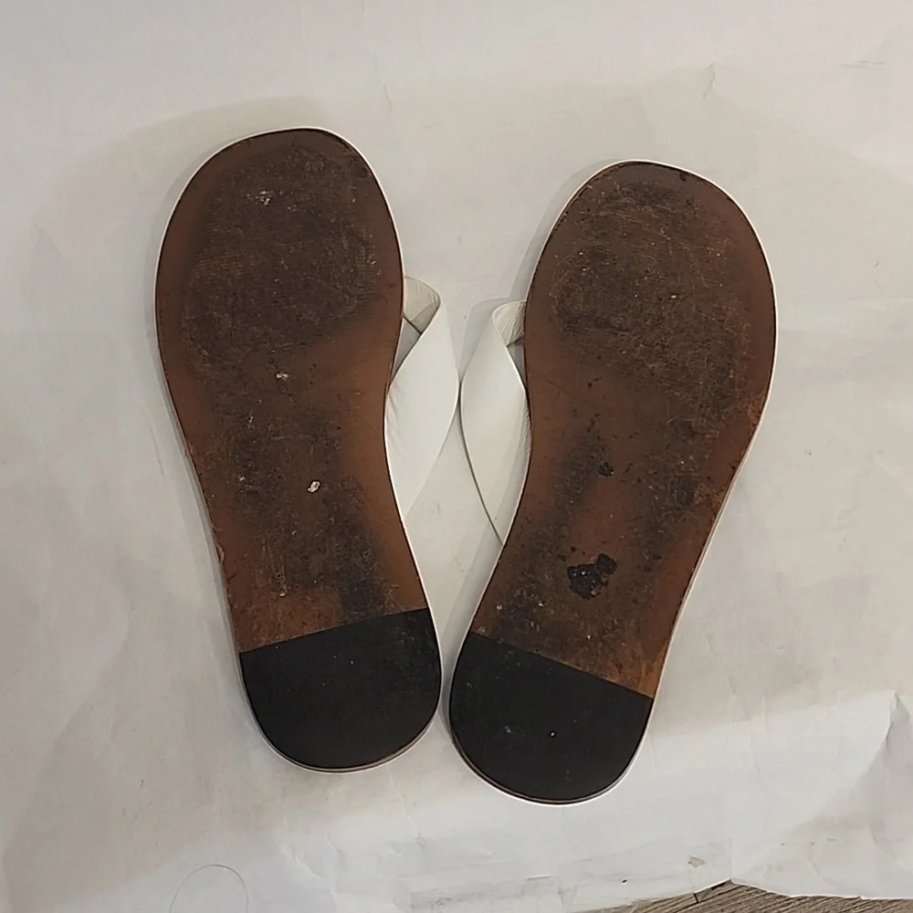 Zara White Leather Flip Flop Flat Sandals with studs - Picture 3 of 4